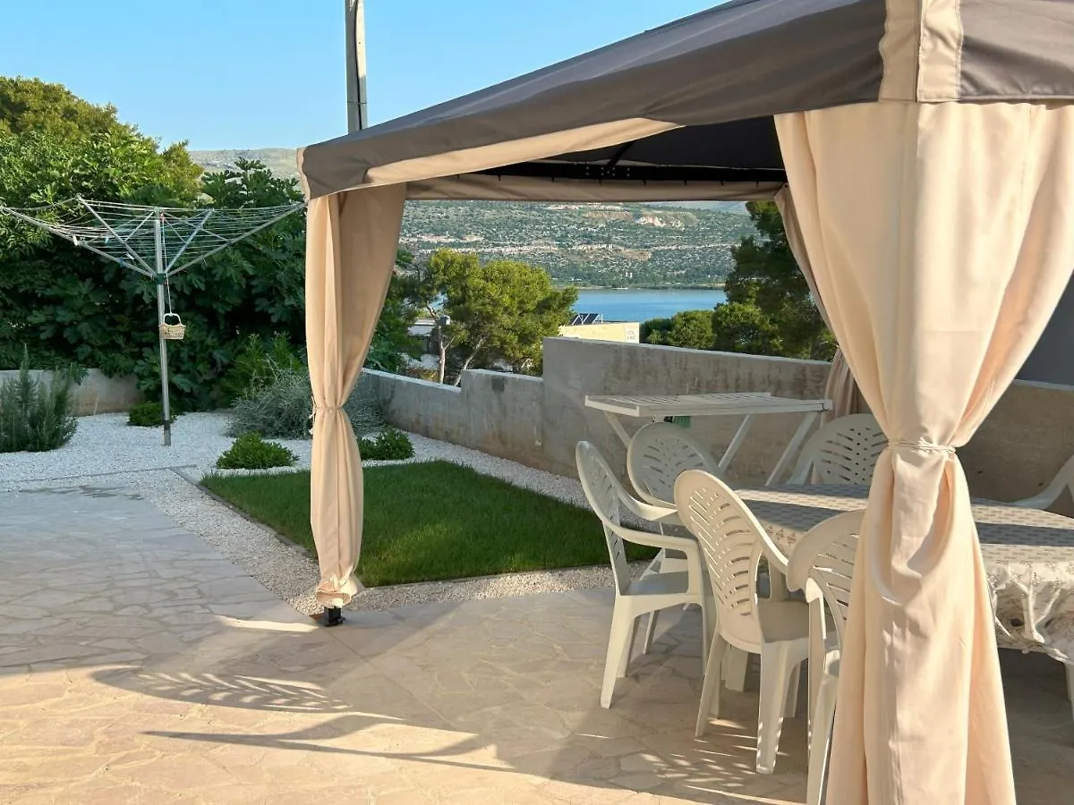 Apartments Antonella Trogir 0*,