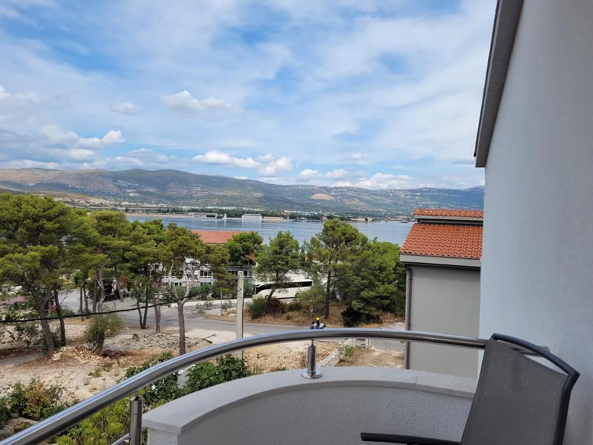 Apartments Antonella 特罗吉尔
