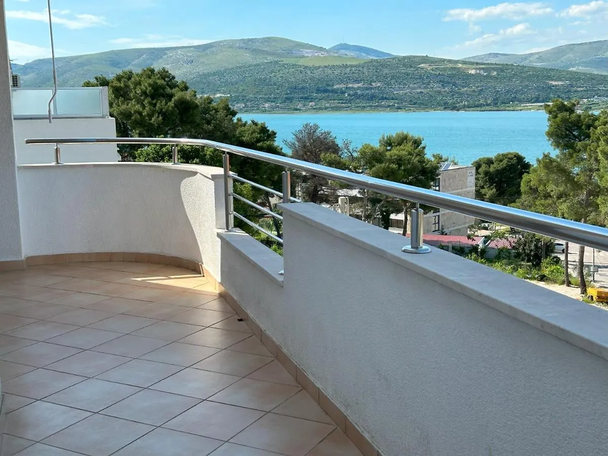 Apartments Antonella 特罗吉尔