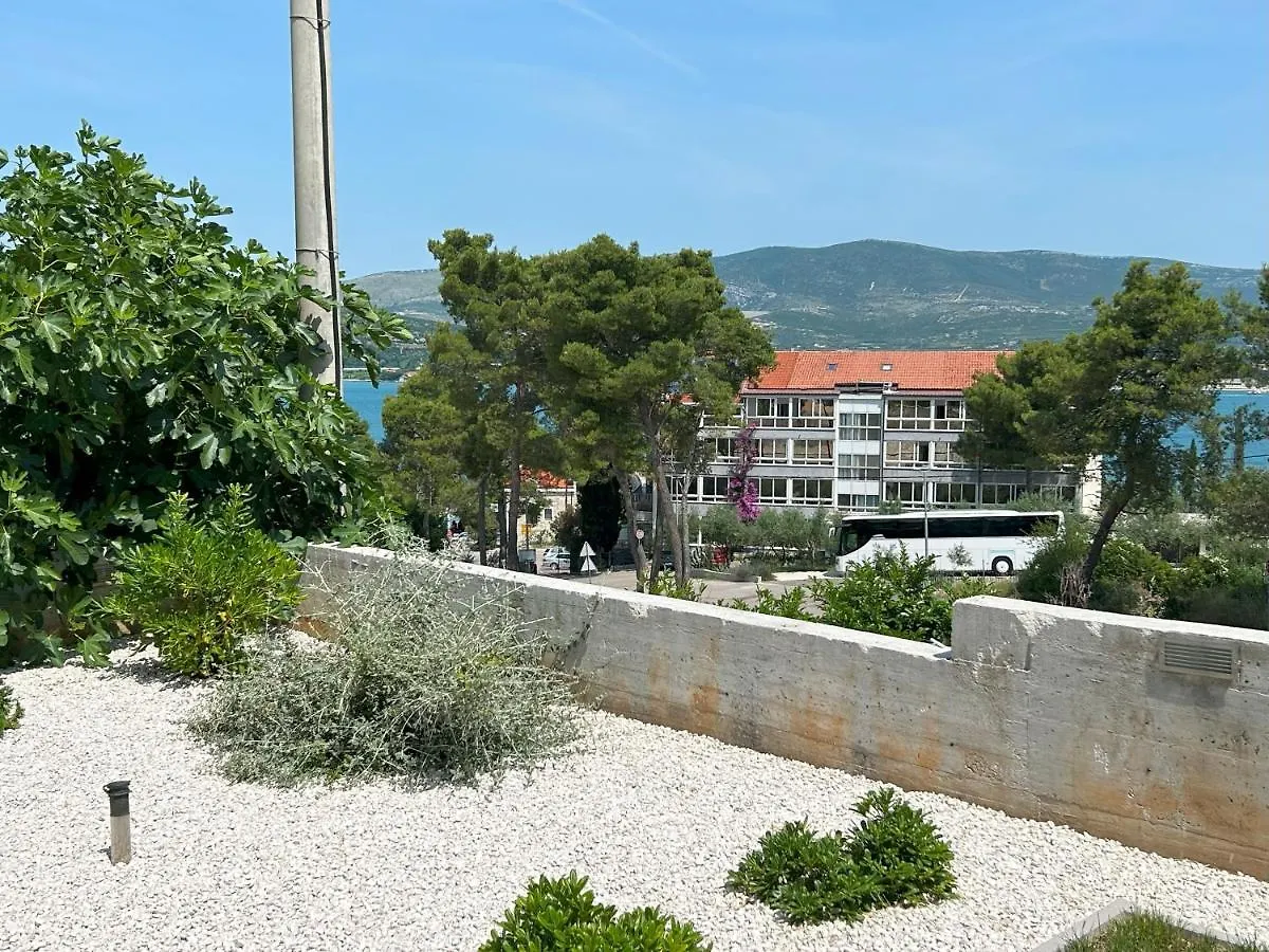 Apartments Antonella 特罗吉尔