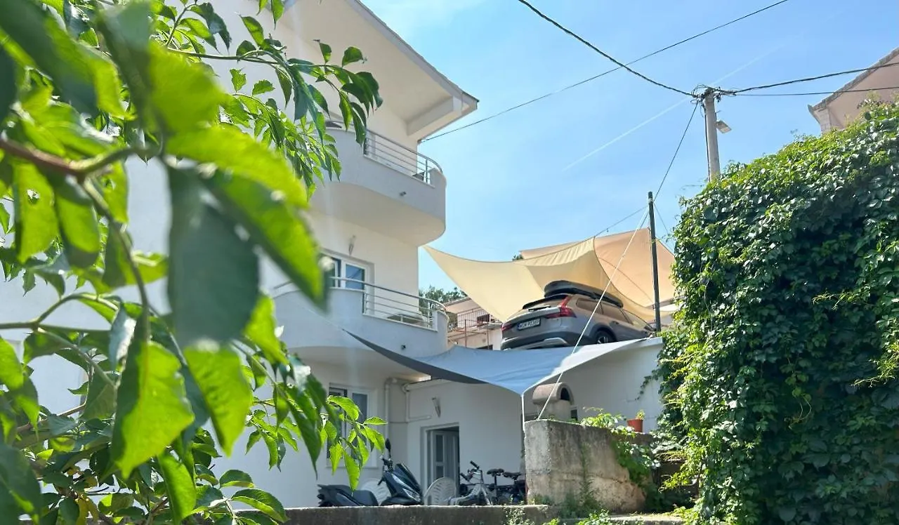 Apartments Antonella 特罗吉尔 克罗地亚