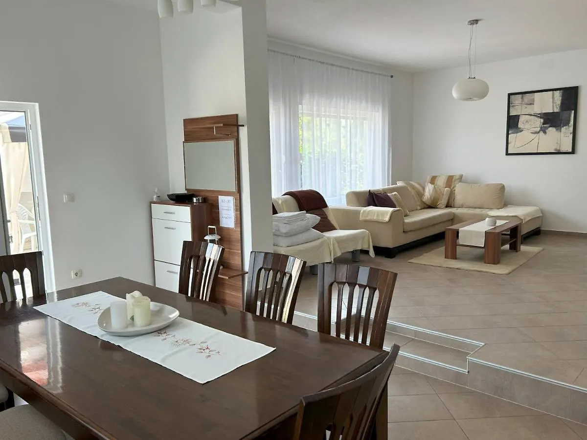 Apartments Antonella 特罗吉尔 克罗地亚