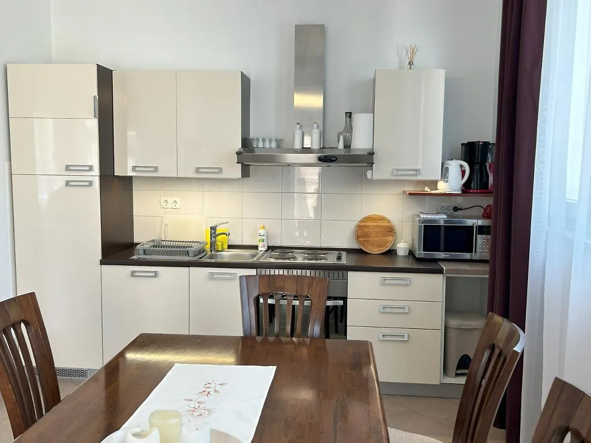 Apartments Antonella 特罗吉尔