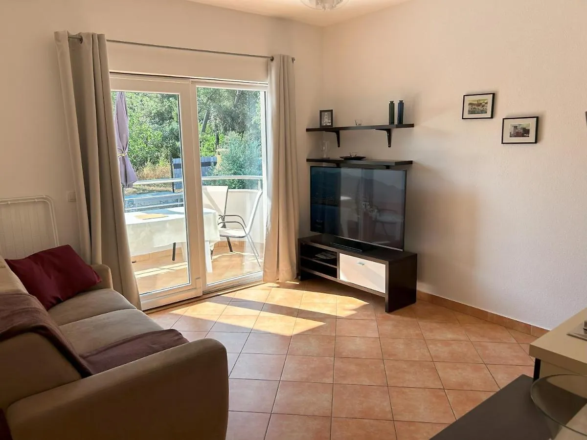 Apartments Antonella 特罗吉尔