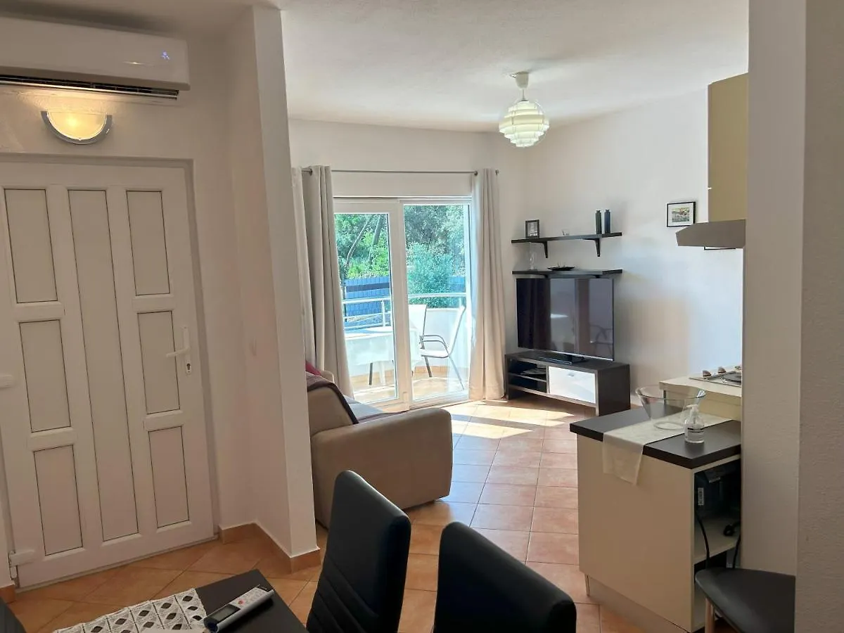 Apartments Antonella 特罗吉尔