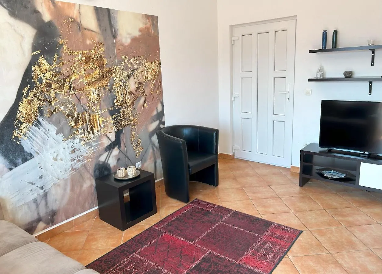 Apartments Antonella 特罗吉尔
