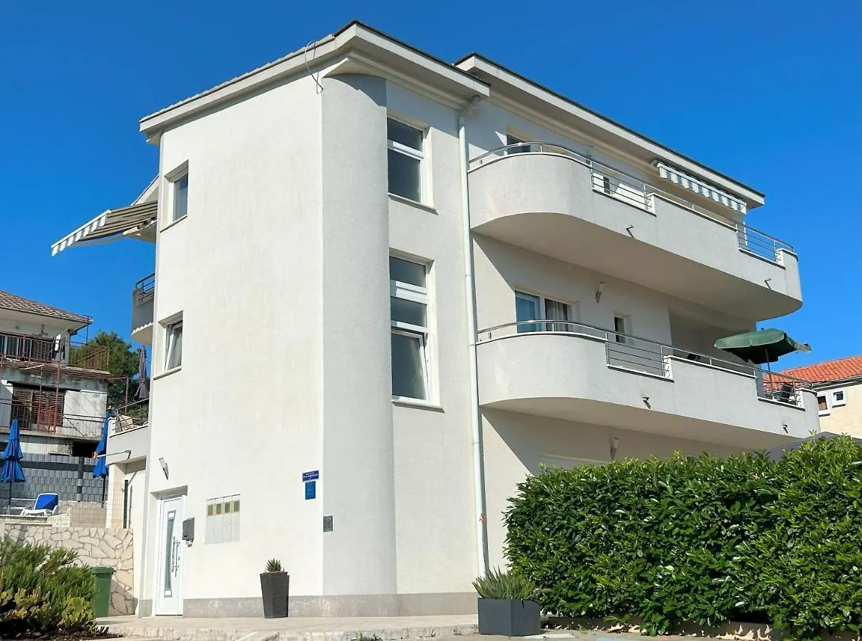 Apartments Antonella 特罗吉尔 克罗地亚
